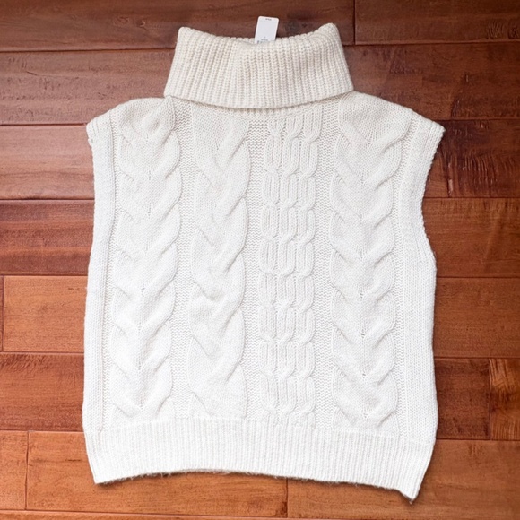 NWT Express Cable Knit Sweater Vest Crowl-Neck Womens L Ivory - Picture 3 of 9